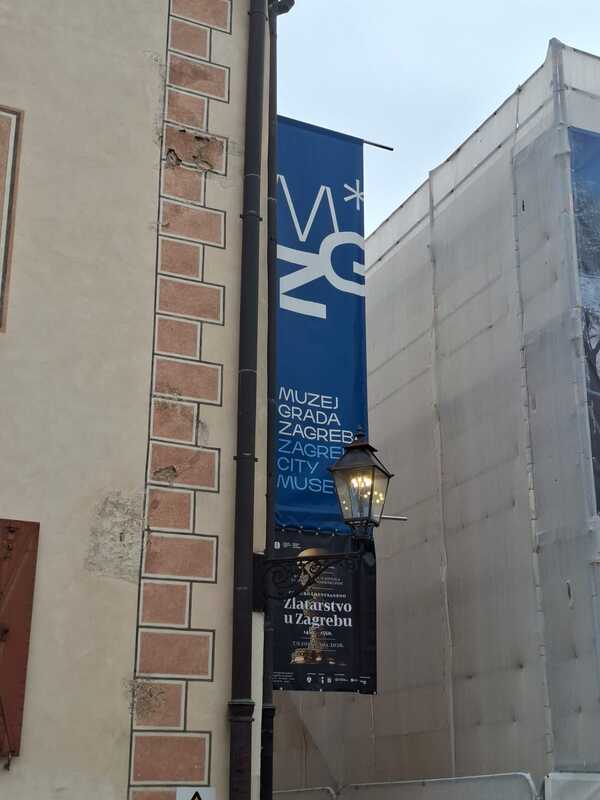 1000014712.jpg A flag of Zagreb city museum.