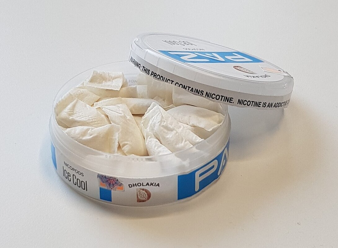 Huuletubakas_-_valge_snus.jpg
