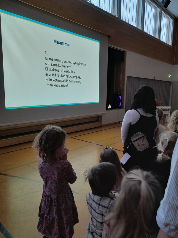 20241205_094412.jpg Itsenäisyyspäivä juhlassa lauletaan yhteislauluna maamme laulu