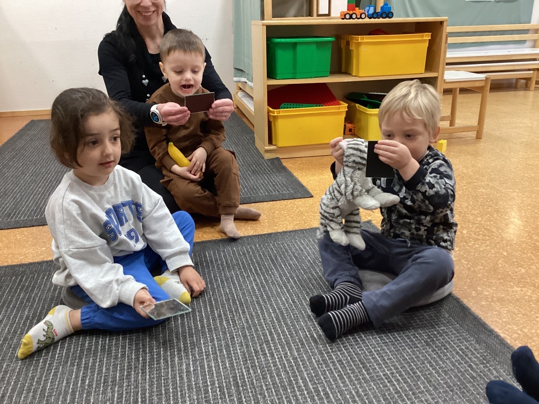 IMG_2019.jpeg Lapsia tunnetuokiolla
