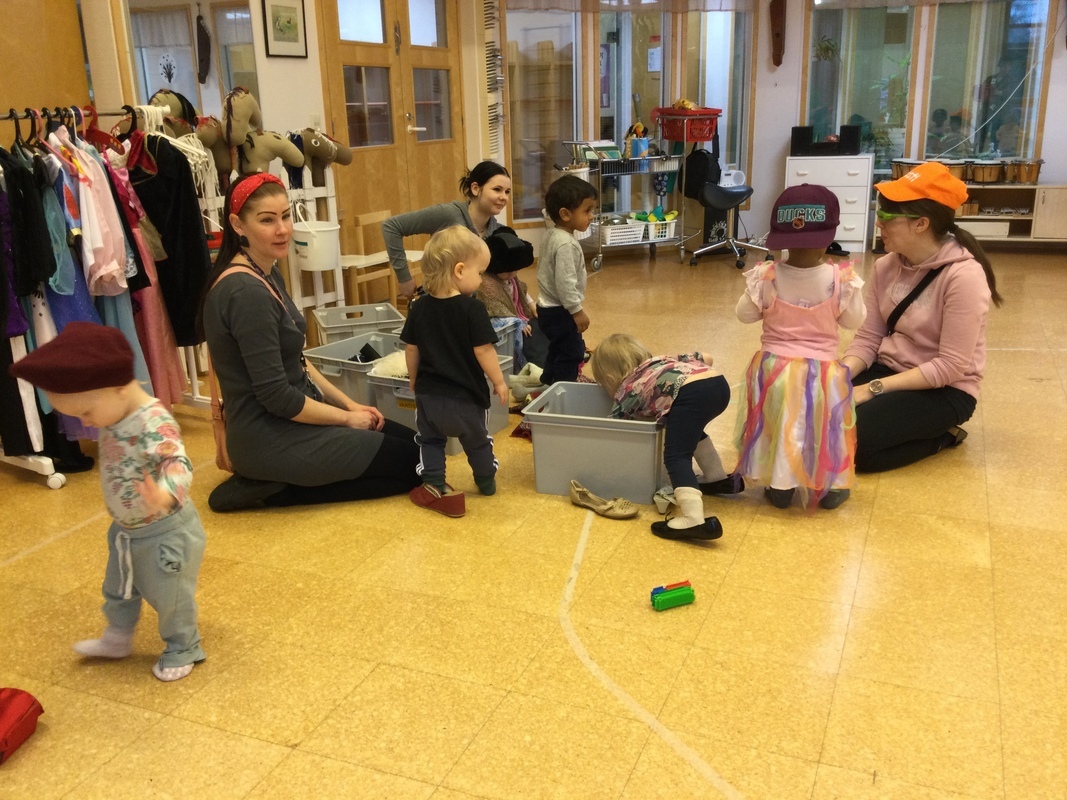 Olipas kivaa kopsotella korkokengillä ja pukeutua vähän hassuihinkin vaateyhdistelmiin.