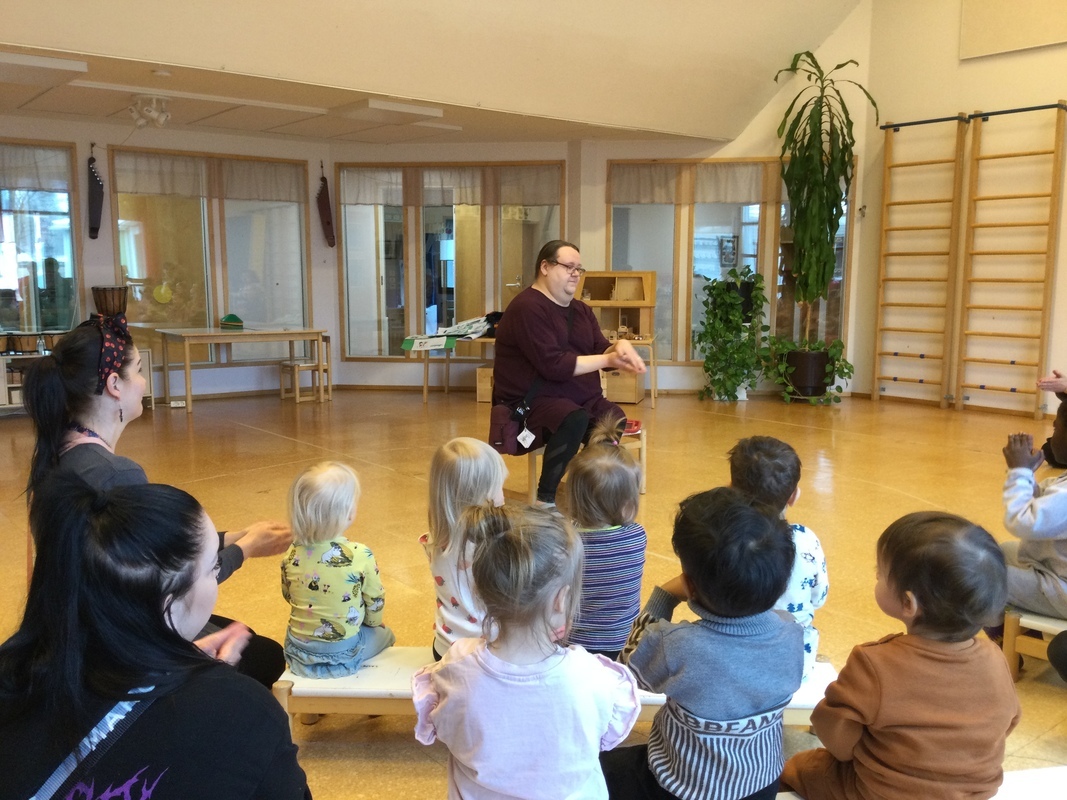 Koko talon lauluhetkellä