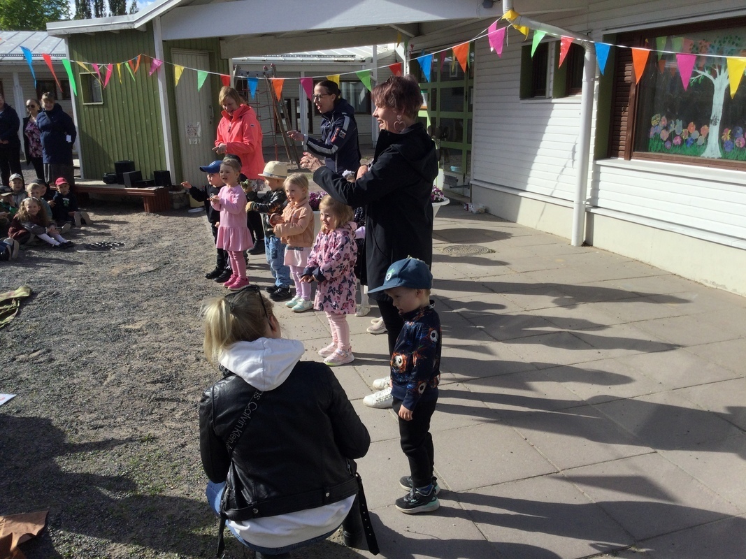 F21859B1-D1D3-4308-A806-49A3BFE18649.jpeg Ketunleipien kevätjuhlaesitys.