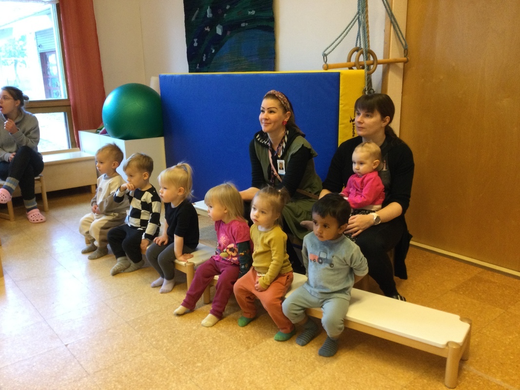 Voi miten hienosti Kissankellot ja Kissanmintut osasivat istua salissa!