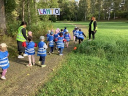 Lapsia juoksutapahtumassa