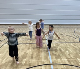 Lapsia jumpalla