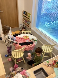 Lapsia leikkimässä
