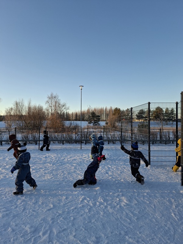 Lasten ulkoleikkejä