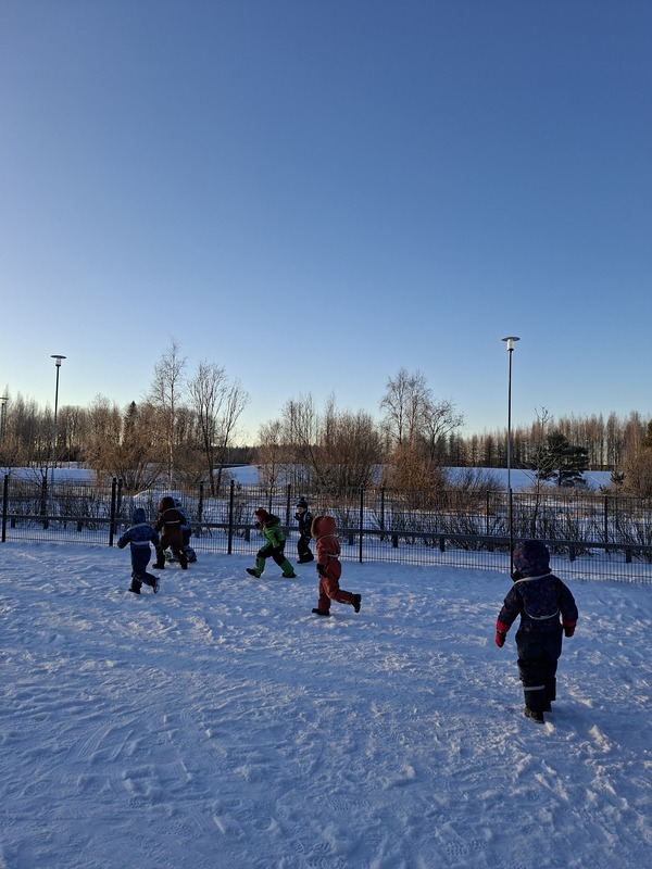 Lasten ulkoleikkejä