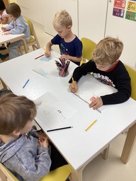 Lapsia pienryhmätuokiolla