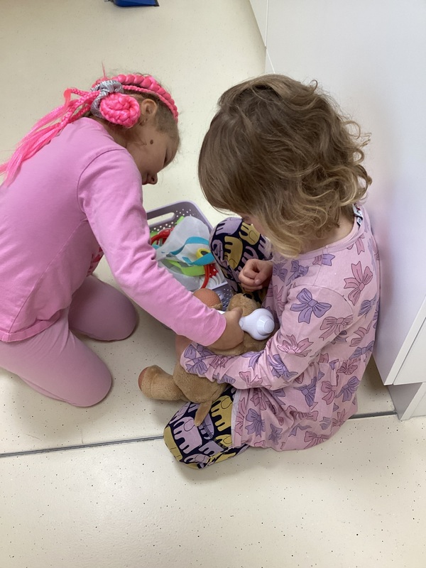Lapsia pienryhmätuokiolla