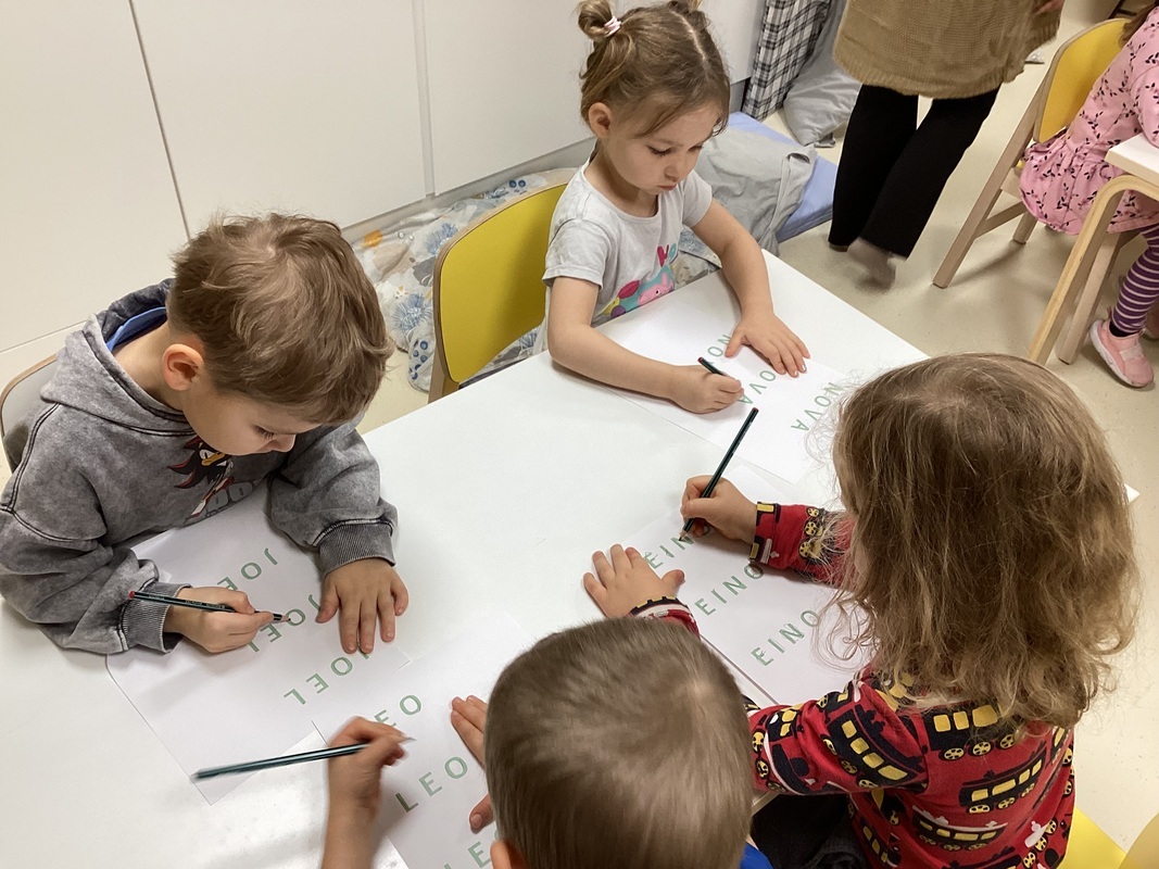 Lapsia pienryhmätuokiolla