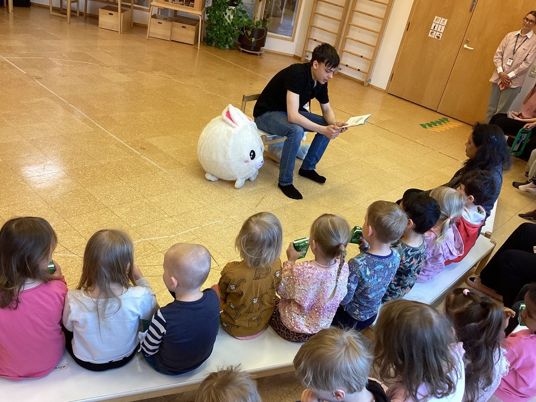 IMG_3017.jpeg Lukuhetkellä