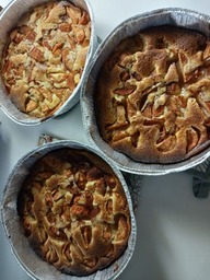 Nam😋 Maukkaan näköiset piirakat. Lapset saivat omatekemät omenapiirakat kotio vietäväksi.