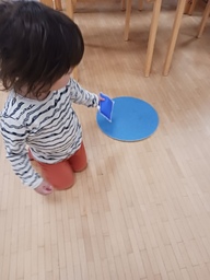 Oikea väri löytyi hienosti kun ensin lelut oli käyty läpi. 🙂