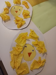 Pääsiäistipun askartelut.
