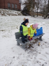 Ohje: hyppää korkealta, puistonpenkki oli hyvä hyppyyn.