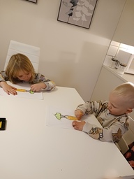 Tehtävät suoritettu ja jokainen sai värittää porkkanat Jekkujänön kasvimaalle hyvästä suorituksesta.