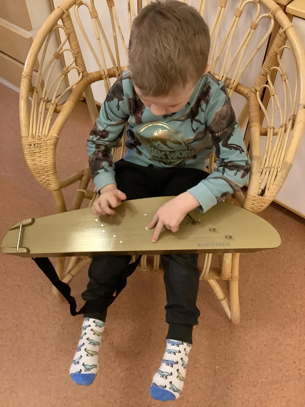 3AC8EFB7-A7BC-4C15-BF49-04F0514071C1.jpeg Lapsi kantele