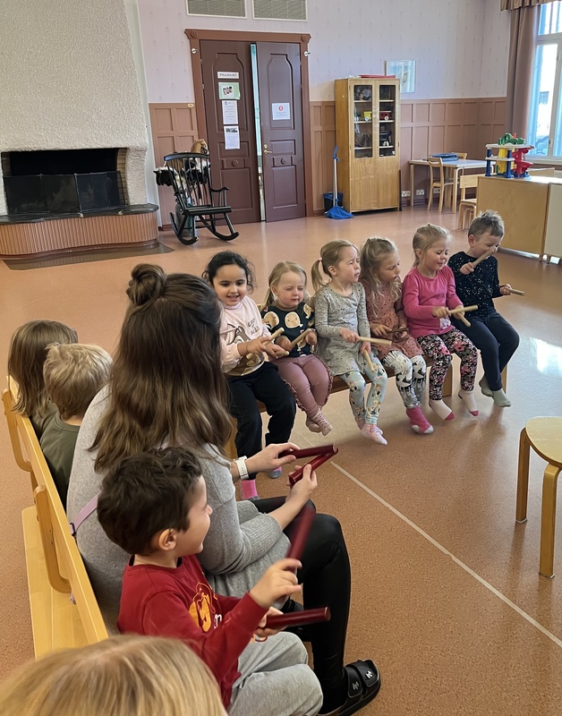 F9058C06-B461-409E-A7F6-0CB456D6E18D.jpeg Musiikkituokio soittimet