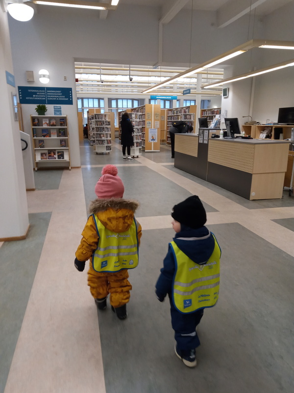 Retkellä kirjastossa