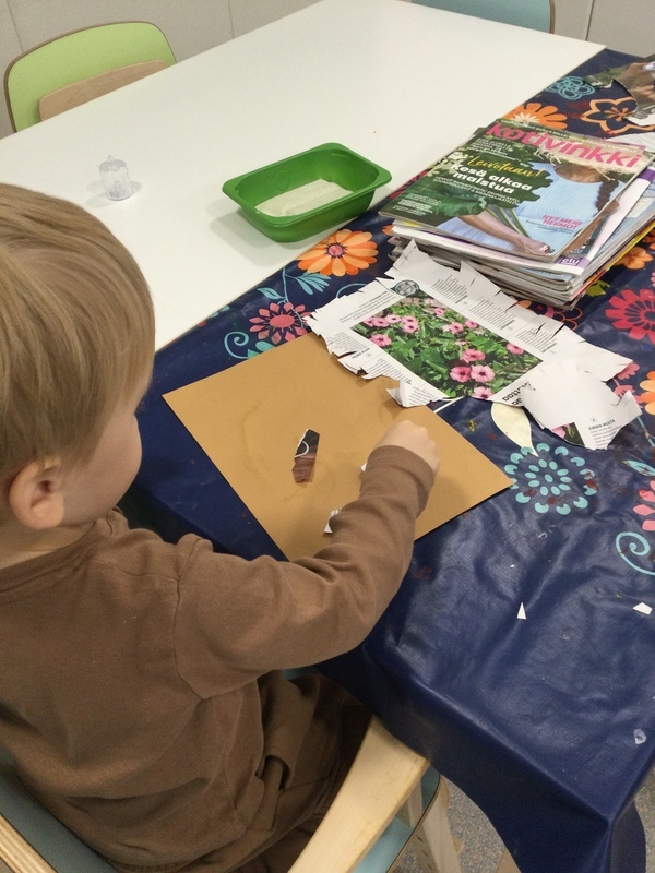 Lapsi liima paperille.