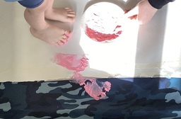 Lapsen varpaat ja pinkki väri.