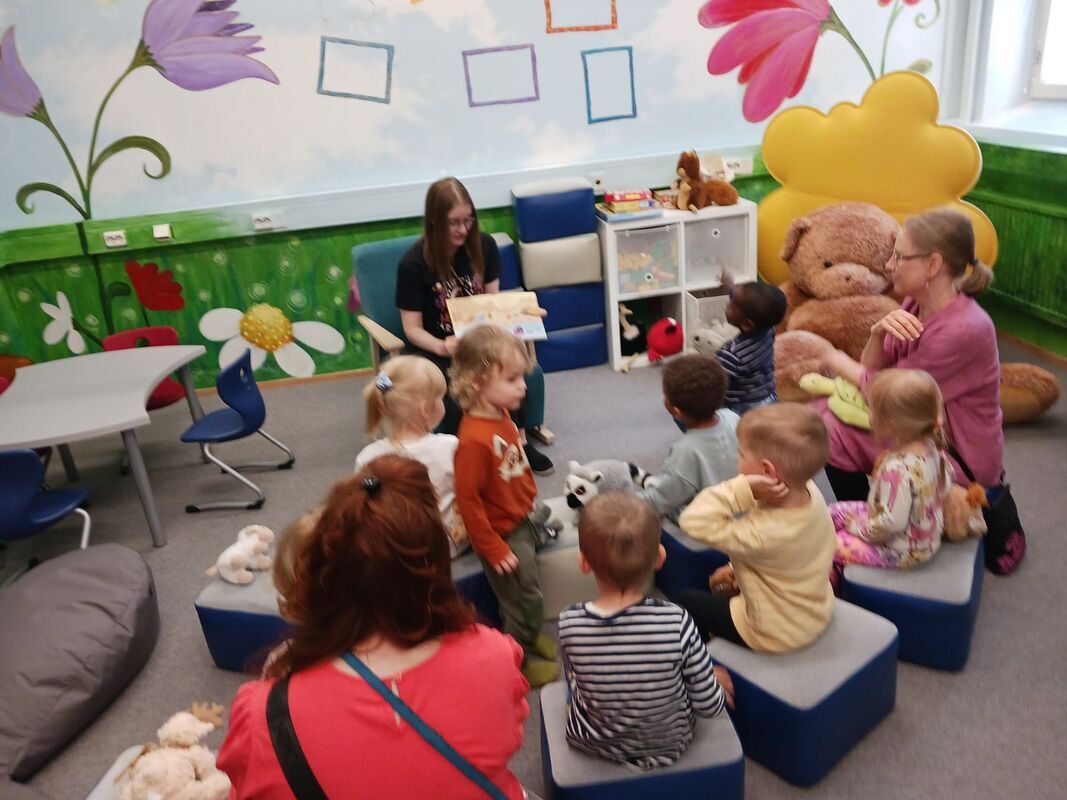 Satutuokiolla kirjastossa Satutuokiolla kirjastossa