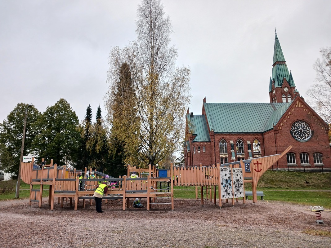 Kirkkopuiston iso kiipeilylaiva