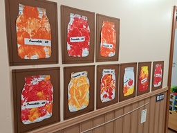 Hillopurkit seinällä