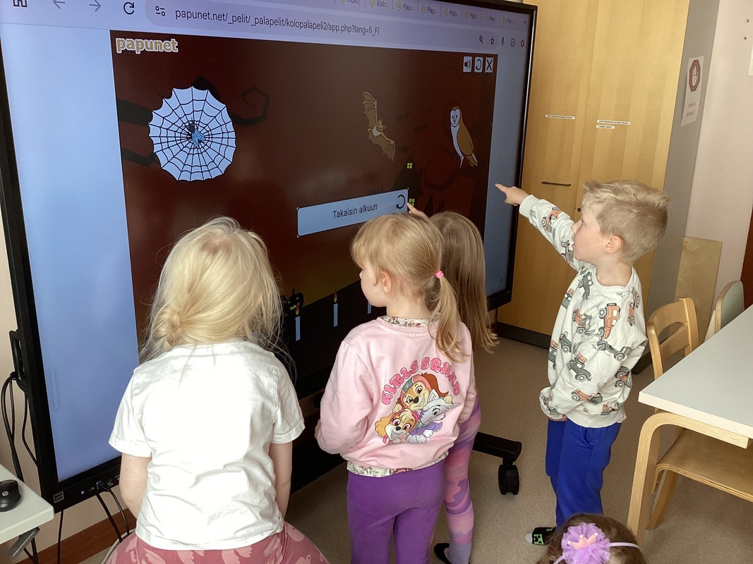 Lapset pelaavat snart taululla Papunetin digipelejä.