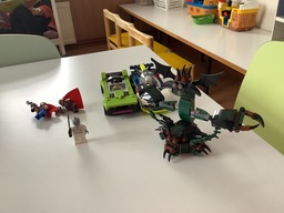 Legoautot ja hirviö