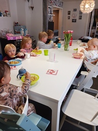Erilainen lounas lapsilla kun söimme yhdessä Sonjan ryhmän kanssa.