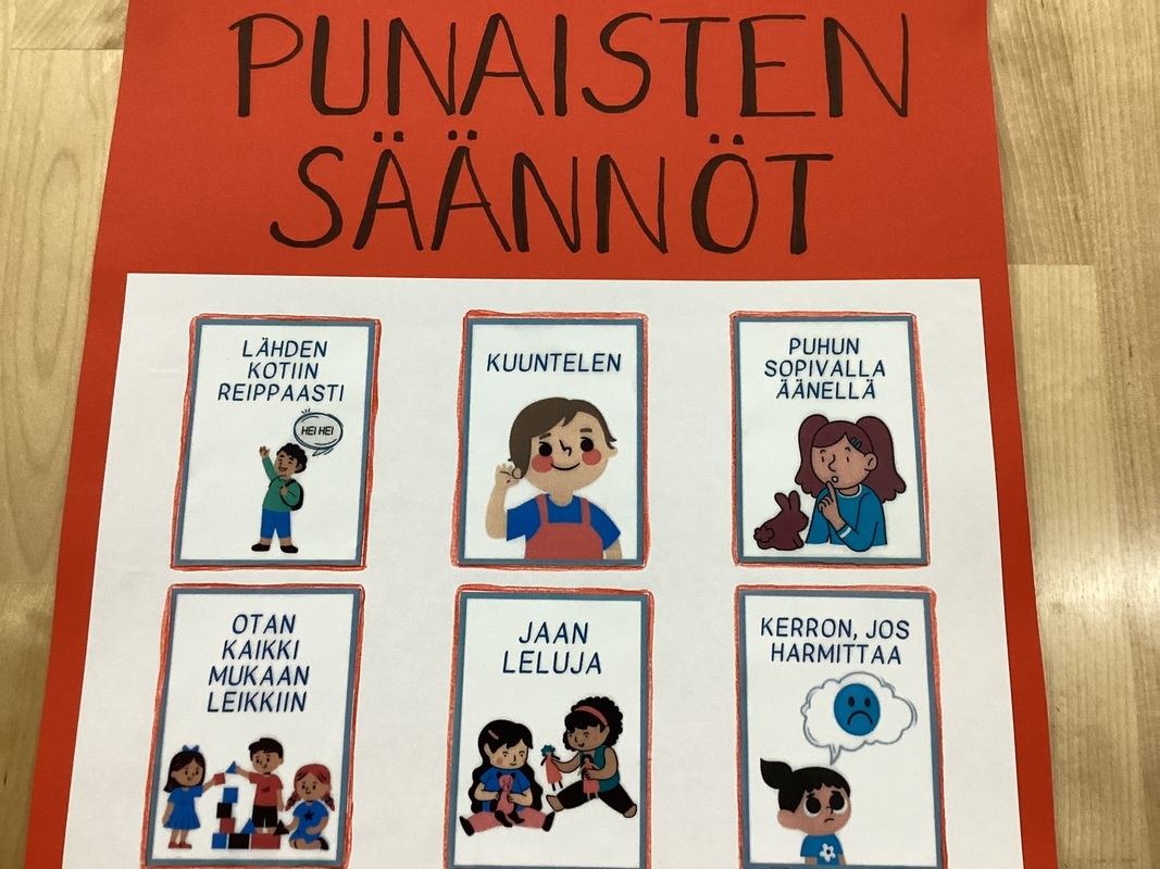 Taulu tehty kartongista jossa on säännöt.