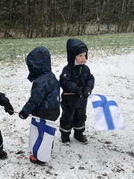 Lasten Suomen lippu viesti.