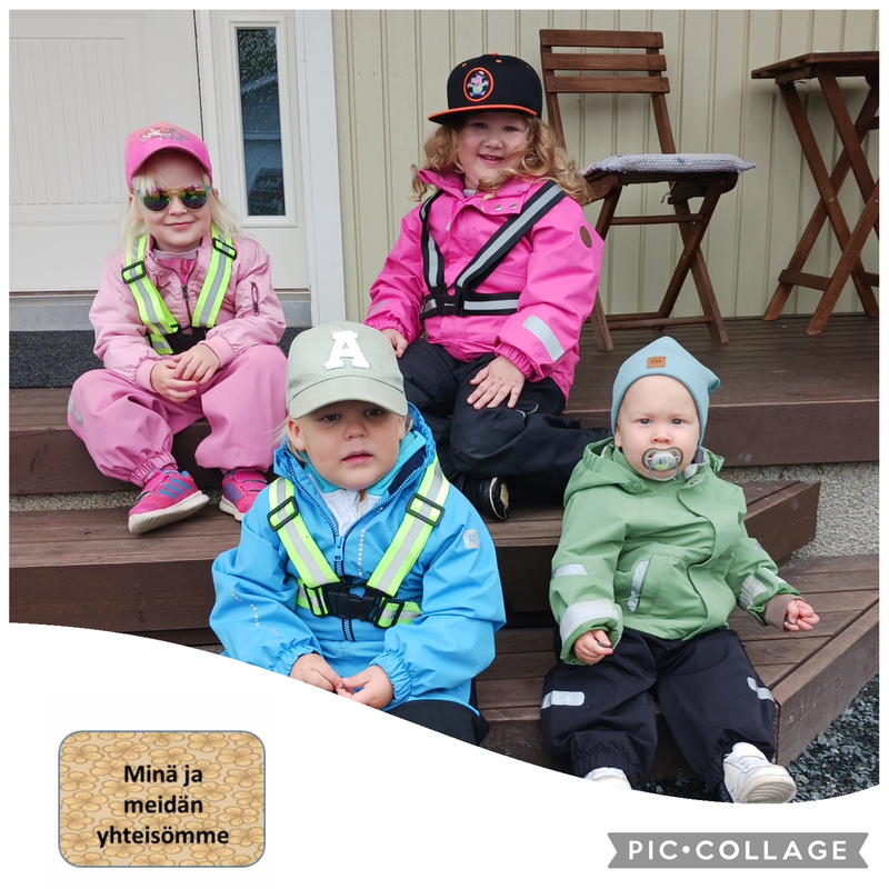 Lapsiryhmä istuu ulkorappusilla