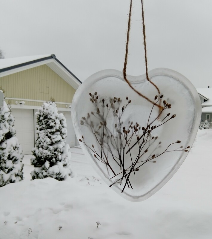 Sydämen muotoinen jääkoriste