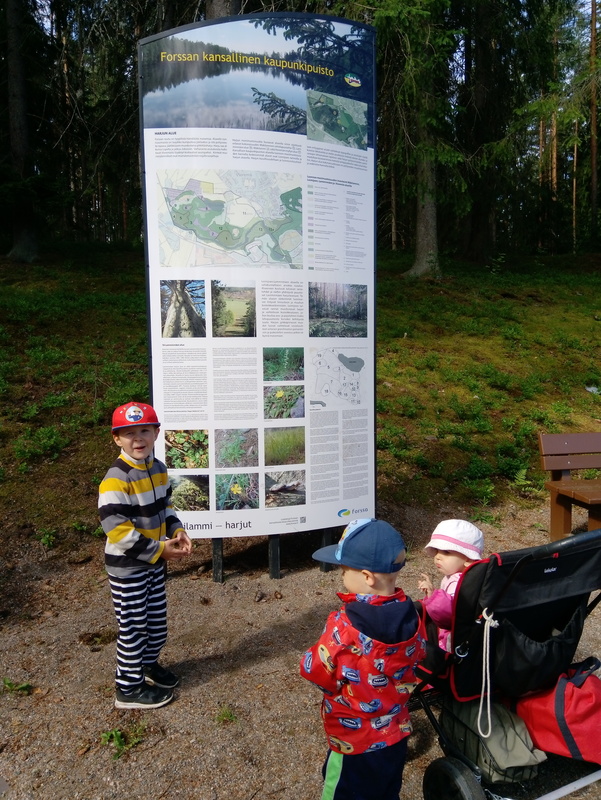 Opastaulu Mäkilammenrannalla