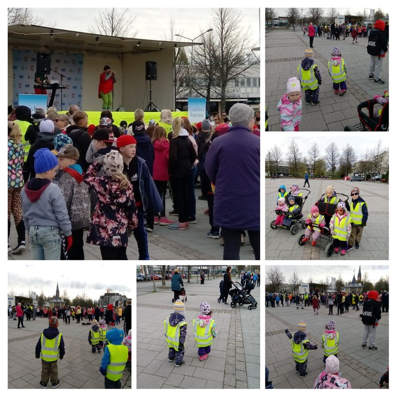 Väkijoukko torilla  Helminpäivänlaulajaisissa