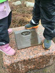 Lapset löysivät Kauppatorilta Forssan kansallispuistomerkin