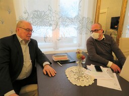 Kulttuurileijonat Pentti Mäkinen vasemmalla ja Mikko Antikainen oikealla.