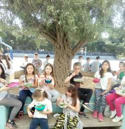 The children brought their eco-friendly lunch boxes for their salad