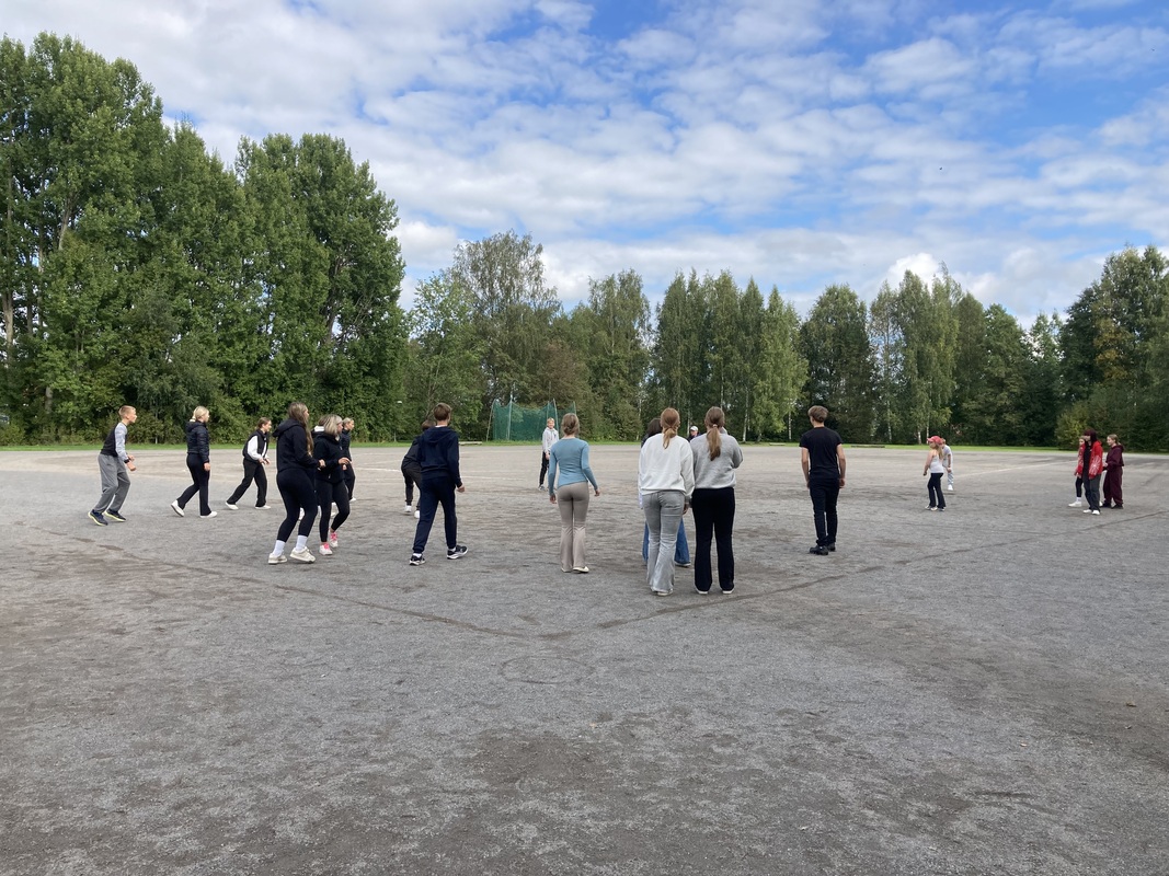 2.9.2025 Seiskojen pelipäivä. Voitokas 7c-luokka pääsi pelaamaan oppilaskuntaa vastaan. 👏🏻👏🏻👏🏻