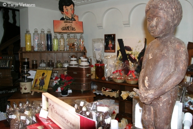 Énormément de chocolat On pouvait aussi voir le Manneken Pis en train