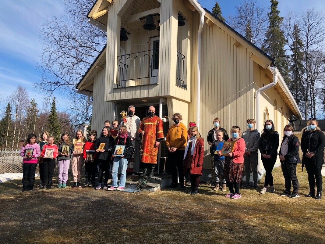 Vierailu Pyhän Nikolauksen kirkossa.jpg