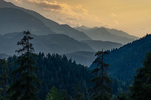 mountains-3903206__340.jpg
