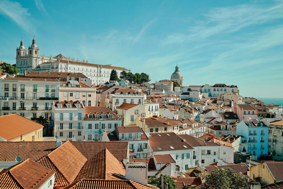 joao-reguengos-alj8EUjeIj4-unsplash.jpg Maisema Lissabonin Alfamasta.