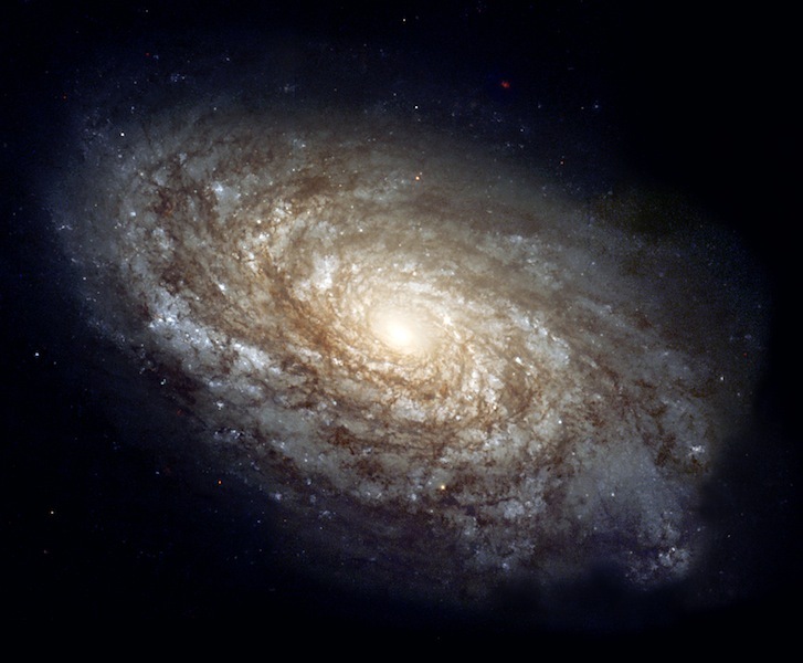 Kuvassa on Hubble-teleskoopin ottama kuva kierteisgalaksista. Se on  muodoltaan samanlainen kuin Linnunrata.