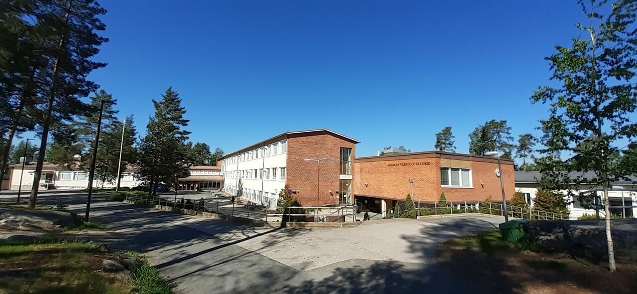 Laajempi kuva Keuruun yhteiskoulusta