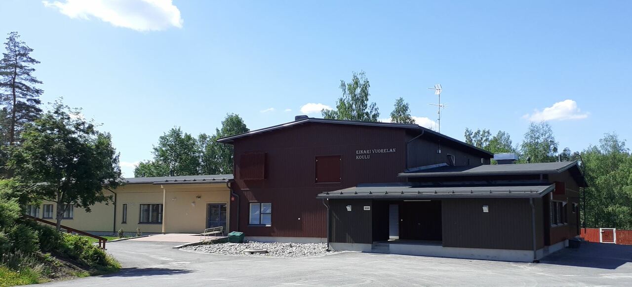Kuva Einari Vuorelan koulusta Jukojärvellä.